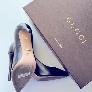 Gucci Brooke Leather Pointed Toe Pumps.
